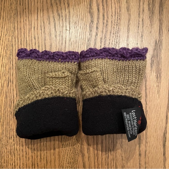 Handcrafted Floral Knit Fingerless Gloves - Picture 3 of 5